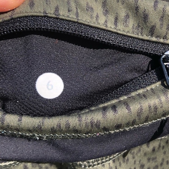 Lululemon Athletica 6 Pace Rival Crop Black  & Army Green Spotted Yoga P… - Picture 4 of 9